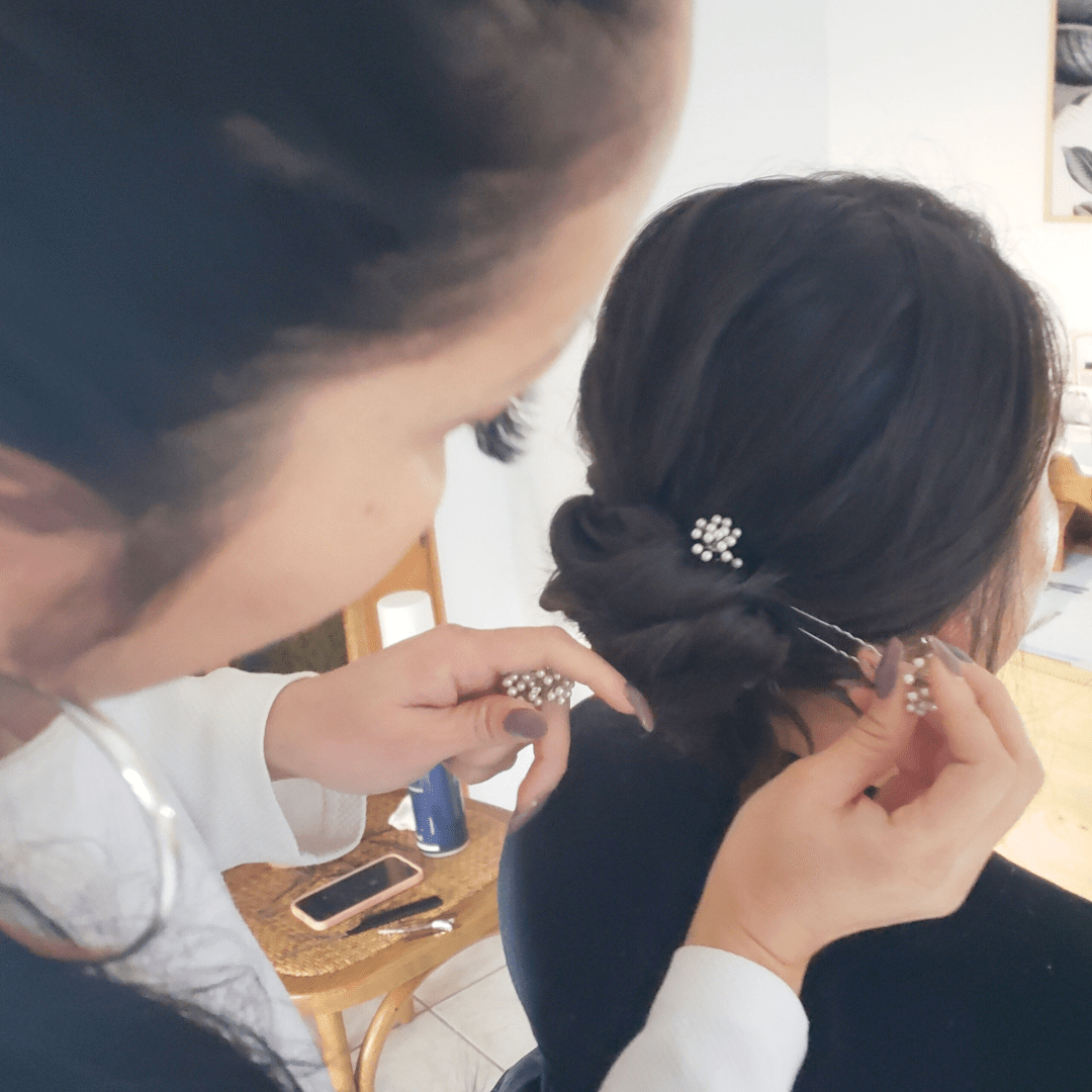 3 astuces pour un chignon sans frisottis